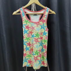 เสื้อกล้าม สีเหลือง ตกแต่งดาวหลากสี อก 28 นิ้ว, ยาว 23 นิ้ว รูปที่ 1