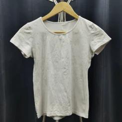 เสื้อยืดแขนสั้น สีขาวอมเทา อก 30 นิ้ว, ยาว 19 นิ้ว รูปที่ 1