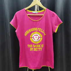 เสื้อยืดแขนสั้น สีชมพู ตกแต่งปลายสีเหลือง อก 40 นิ้ว, ยาว 23 นิ้ว รูปที่ 1