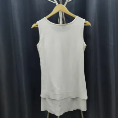 เสื้อแฟชั่นแขนกุด สีขาว ลายดอกไม้ อก 34 นิ้ว, ยาว 28 นิ้ว รูปที่ 2