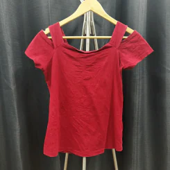 เสื้อยืดแฟชั่น สีแดง อก 32 นิ้ว, ยาว 21 นิ้ว รูปที่ 1