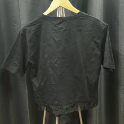 เสื้อครอป สีดำ ลายดอกไม้ อักษร V อก 38 นิ้ว, ยาว 19 นิ้ว รูปที่ 2