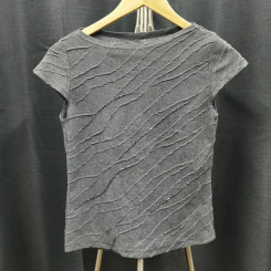 เสื้อยืด สีเทา ลายริ้ว อก 34 นิ้ว, ยาว 20 นิ้ว รูปที่ 1
