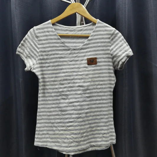 เสื้อยืดแขนสั้น ลายเทาสลับขาว อก 36 นิ้ว, ยาว 22 นิ้ว รูปที่ 1