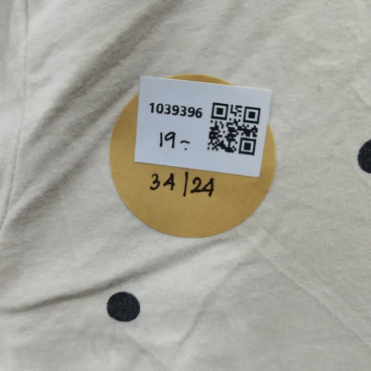 เสื้อยืดแขนสั้น สีขาว ลายจุดดำ การ์ตูนหญิงชายน่ารัก อก 34 นิ้ว, ยาว 24 นิ้ว รูปที่ 4