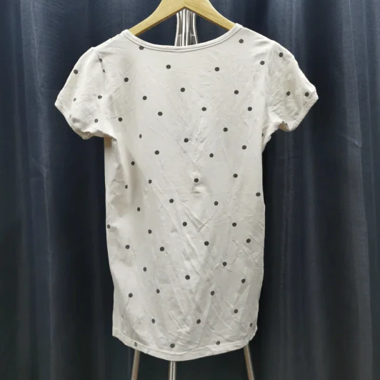 เสื้อยืดแขนสั้น สีขาว ลายจุดดำ การ์ตูนหญิงชายน่ารัก อก 34 นิ้ว, ยาว 24 นิ้ว รูปที่ 2