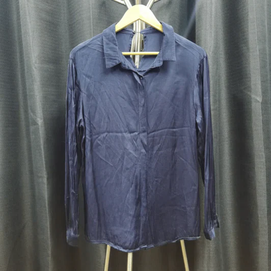 เสื้อเชิ้ตแขนยาว สีน้ำเงินเข้ม ซ่อนกระดุม อก 40 นิ้ว, ยาว 25 นิ้ว รูปที่ 1