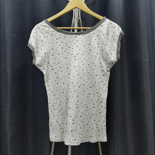 เสื้อยืดแขนกุด สีขาว ลายดาวสีดำ คอผูกโบว์ อก 34 นิ้ว, ยาว 24 นิ้ว รูปที่ 2