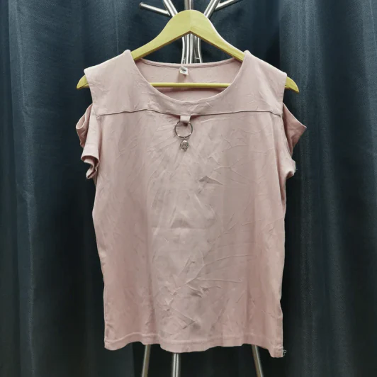 เสื้อยืดโชว์ไหล่ สีชมพู อก 40 นิ้ว, ยาว 21 นิ้ว รูปที่ 1