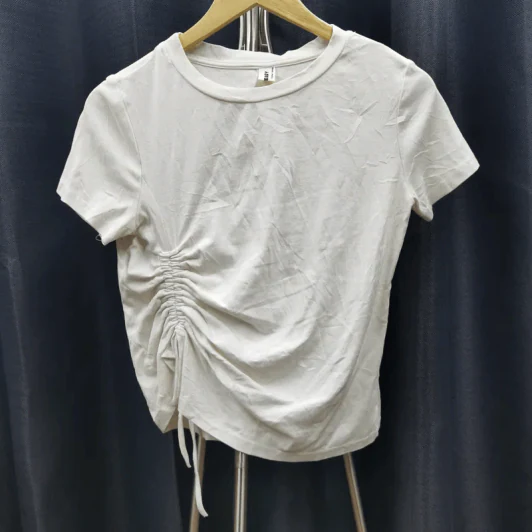 เสื้อยืดสีขาวแขนสั้น ผูกรูดตกแต่งข้าง อก 34 นิ้ว, ยาว 18 นิ้ว รูปที่ 1