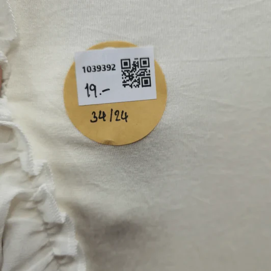 เสื้อยืดแขนกุด สีขาว แขนตกแต่งพริ้วสีขาว อก 34 นิ้ว, สูง 24 นิ้ว รูปที่ 4