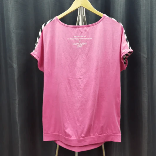 เสื้อยืดแขนสั้น ลายดำ แถบชมพู ตกแต่งหัวกระโหลก อก 46 นิ้ว, ยาว 26 นิ้ว รูปที่ 2