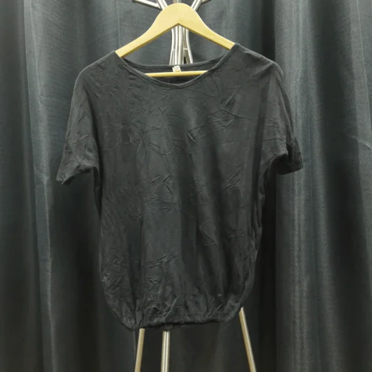 เสื้อยืด สีดำ ปลายจั๊ม อก 46 นิ้ว, ยาว 23 นิ้ว รูปที่ 1