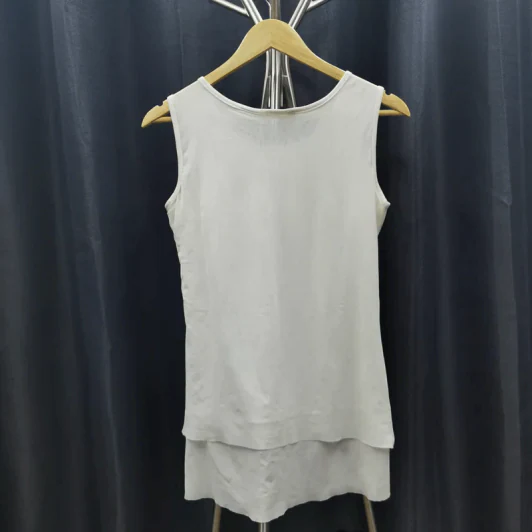 เสื้อแฟชั่นแขนกุด สีขาว ลายดอกไม้ อก 34 นิ้ว, ยาว 28 นิ้ว รูปที่ 2