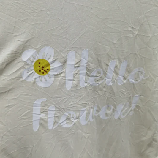 เสื้อยืดแขนกุด สีขาวครีม ดอกไม้ Hello อก 36 นิ้ว, ยาว 30 นิ้ว รูปที่ 2