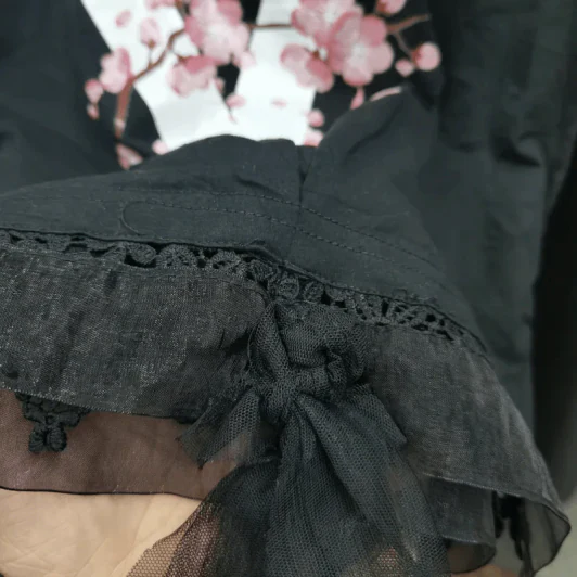 เสื้อครอป สีดำ ลายดอกไม้ อักษร V อก 38 นิ้ว, ยาว 19 นิ้ว รูปที่ 4