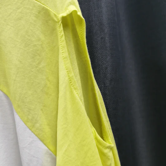 เสื้อแฟชั่น สีขาว แขนเสื้อสีชมพูเหลือง อก 64 นิ้ว, ยาว 30 นิ้ว รูปที่ 4