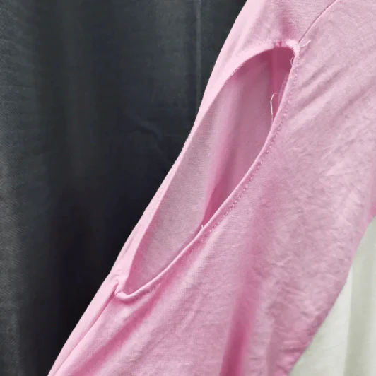 เสื้อแฟชั่น สีขาว แขนเสื้อสีชมพูเหลือง อก 64 นิ้ว, ยาว 30 นิ้ว รูปที่ 3
