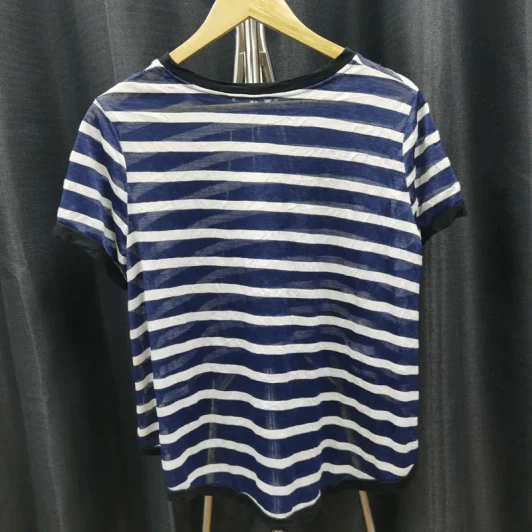 เสื้อครอป ลายสีน้ำเงินสลับขาว อก 44 นิ้ว, ยาว 23 นิ้ว รูปที่ 2