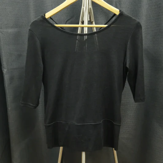 เสื้อแฟชั่น สีดำ มีซับในสีขาว อก 40 นิ้ว, ยาว 21 นิ้ว รูปที่ 2