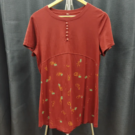 เสื้อยืดแขนสั้น สีแดง ตกแต่งมุก อก 40 นิ้ว, ยาว 27 นิ้ว รูปที่ 1