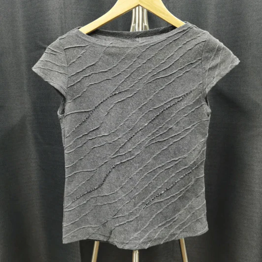 เสื้อยืด สีเทา ลายริ้ว อก 34 นิ้ว, ยาว 20 นิ้ว รูปที่ 1