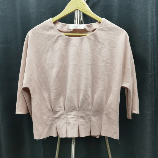 เสื้อแฟชั่น สีชมพูอ่อน ใส่ทำงานเท่ๆ อก 44 นิ้ว, ยาว 21 นิ้ว รูปที่ 1