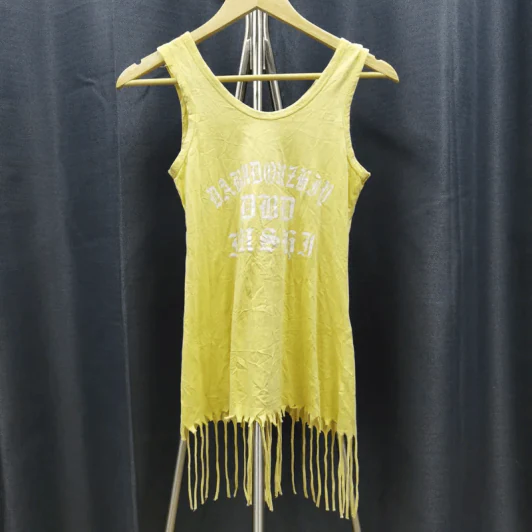 เสื้อกล้าม สีเหลือง แต่งปลายรุ่ย อก 30 นิ้ว, ยาว 23 นิ้ว รูปที่ 1