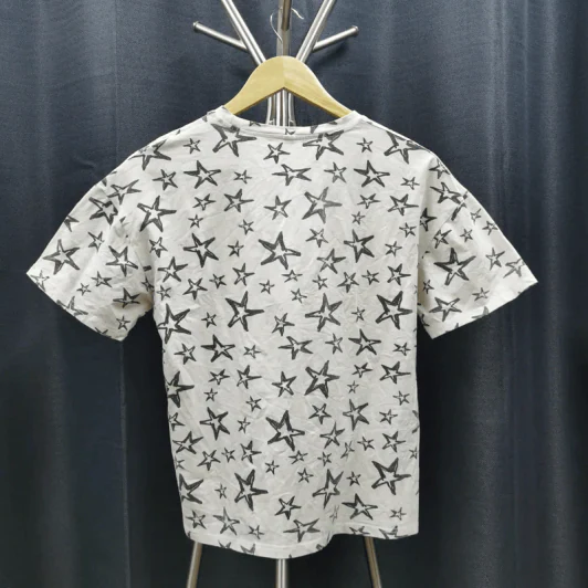 เสื้อยืดแขนสั้น สีขาว ลายดาวกระจายสีดำ อก 42 นิ้ว, ยาว 23 นิ้ว รูปที่ 2
