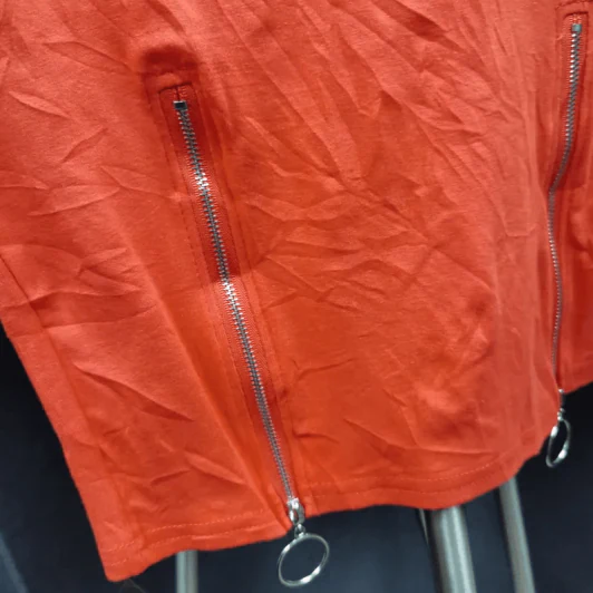 เสื้อยืดแขนสั้น สีส้ม ตกแต่งซิปน่ารัก อก 32 นิ้ว, ยาว 18 นิ้ว รูปที่ 2