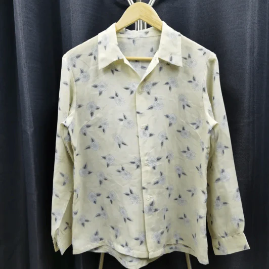 เสื้อเชิ้ตแขนยาว สีเหลืองอ่อน ลายดอกไม้ อก 40 นิ้ว, ยาว 24 นิ้ว รูปที่ 1
