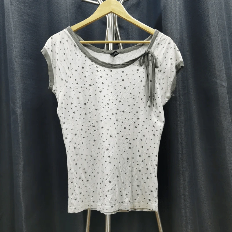 เสื้อยืดแขนกุด สีขาว ลายดาวสีดำ คอผูกโบว์ อก 34 นิ้ว, ยาว 24 นิ้ว รูปที่ 1