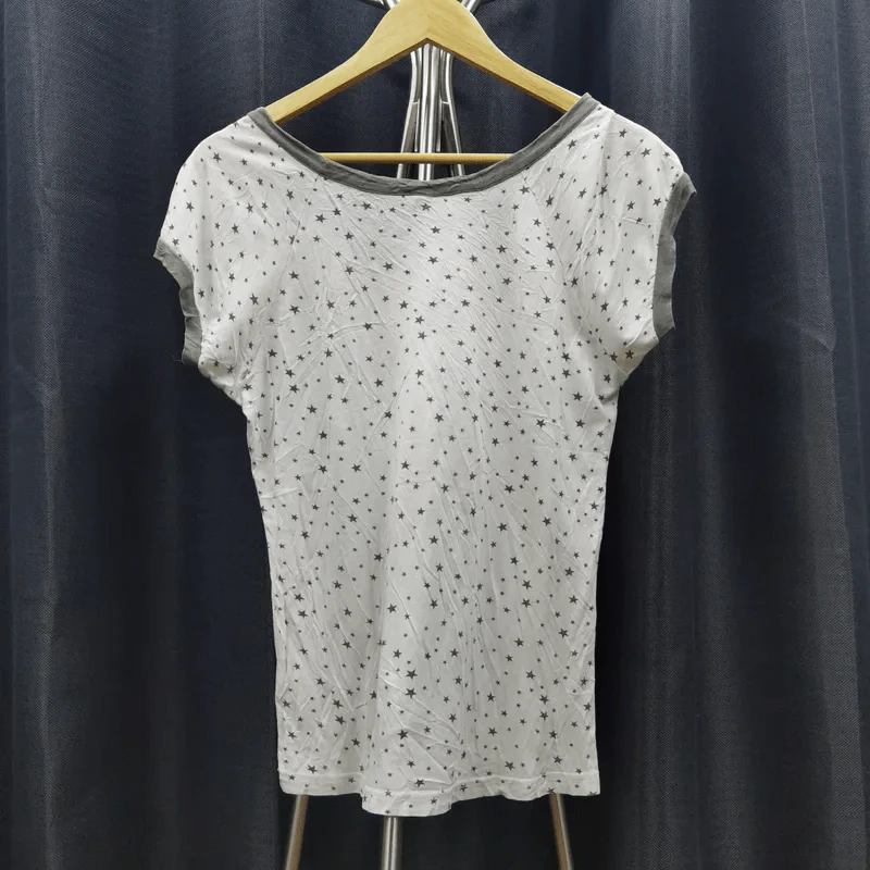 เสื้อยืดแขนกุด สีขาว ลายดาวสีดำ คอผูกโบว์ อก 34 นิ้ว, ยาว 24 นิ้ว รูปที่ 2