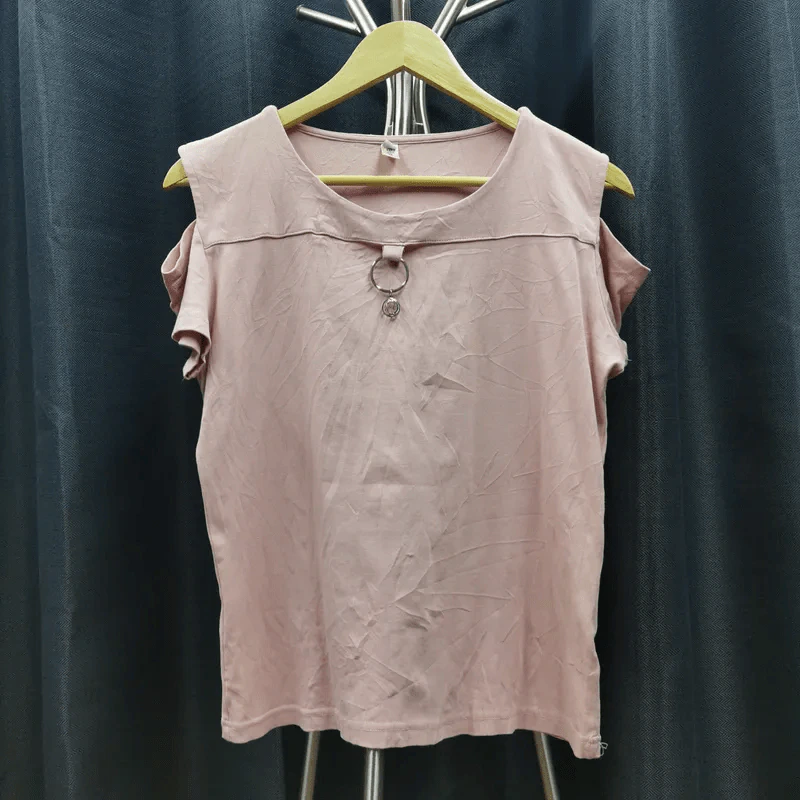 เสื้อยืดโชว์ไหล่ สีชมพู อก 40 นิ้ว, ยาว 21 นิ้ว รูปที่ 1