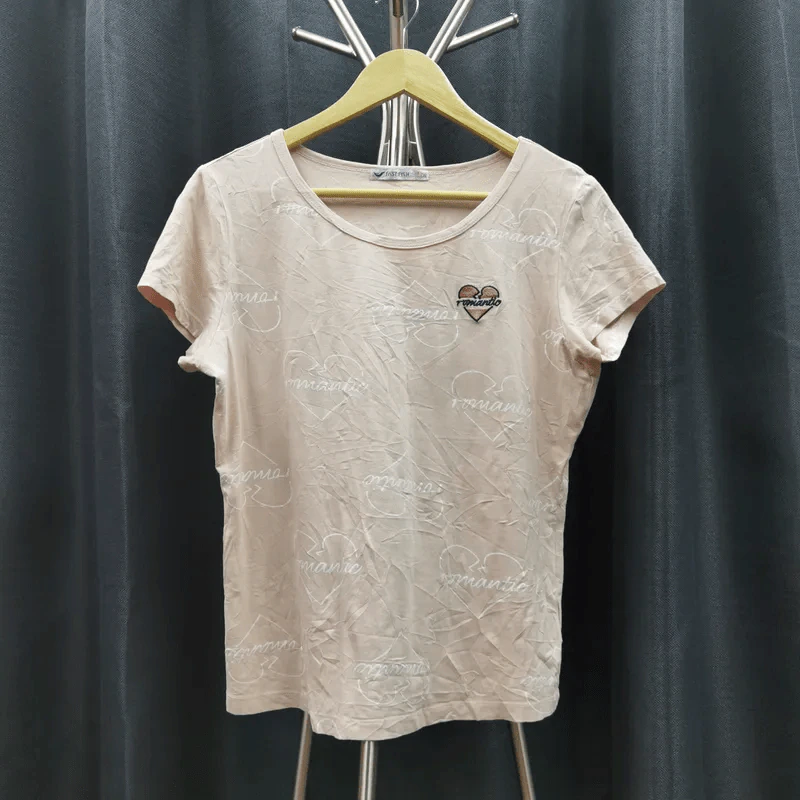 เสื้อยืดแขนสั้น สีน้ำตาลอ่อน ปักรูปหัวใจ อก 38 นิ้ว, ยาว 22 นิ้ว รูปที่ 1