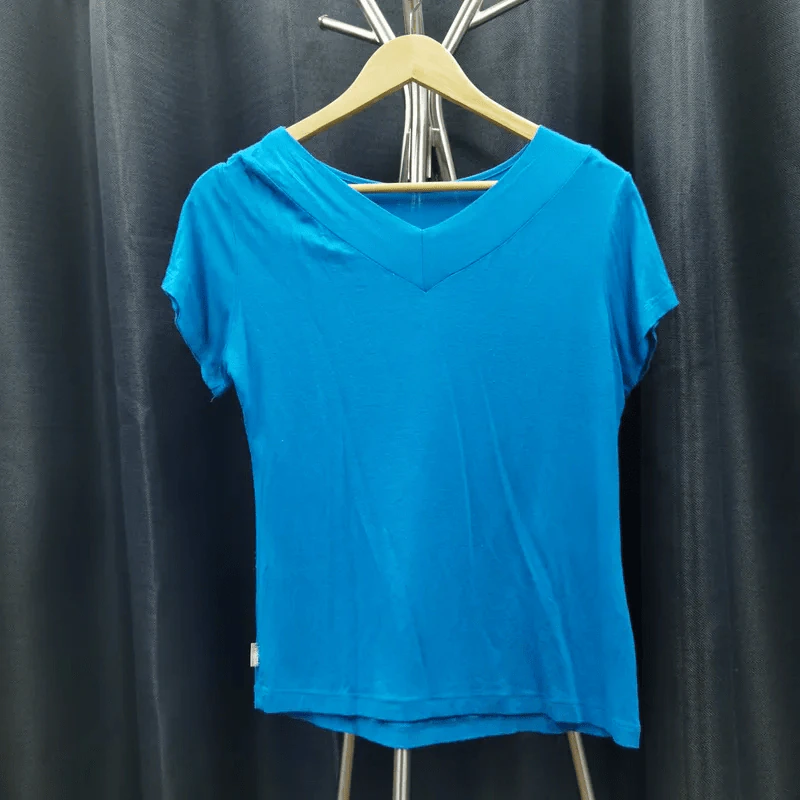 เสื้อยืดแขนสั้น คอวี สีฟ้า อก 36 นิ้ว, ยาว 22 นิ้ว รูปที่ 1