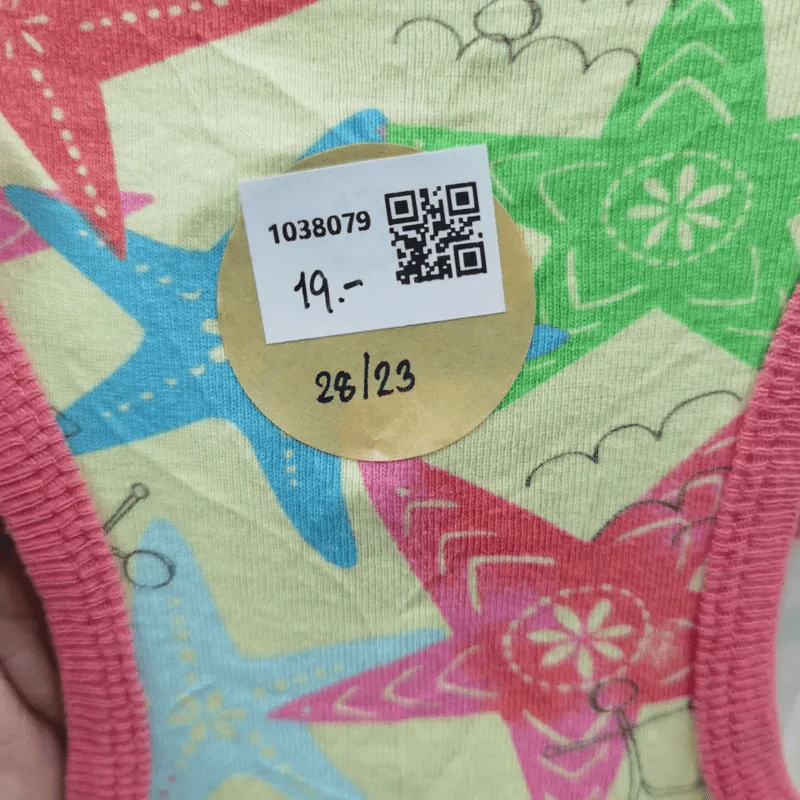 เสื้อกล้าม สีเหลือง ตกแต่งดาวหลากสี อก 28 นิ้ว, ยาว 23 นิ้ว รูปที่ 4
