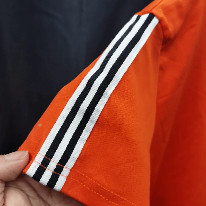 เสื้อกีฬา สีส้ม ตกแต่งแถบลายดำสลับขาว อก 36 นิ้ว, ยาว 21 นิ้ว รูปที่ 3