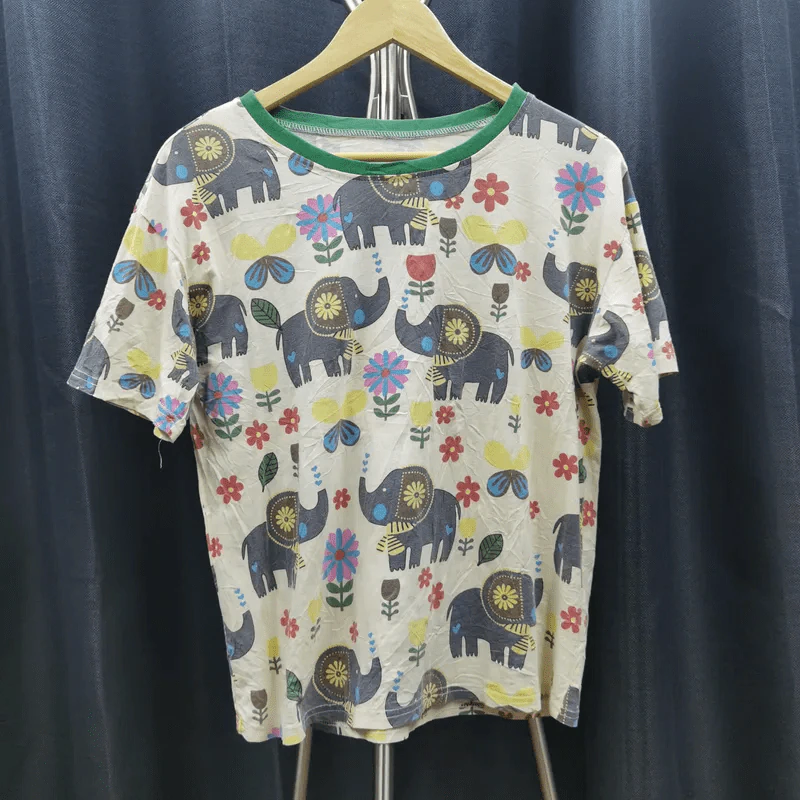 เสื้อยืดแขนสั้น สีขาวครีม ลายช้างดอกไม้ อก 42 นิ้ว, ยาว 23 นิ้ว รูปที่ 1
