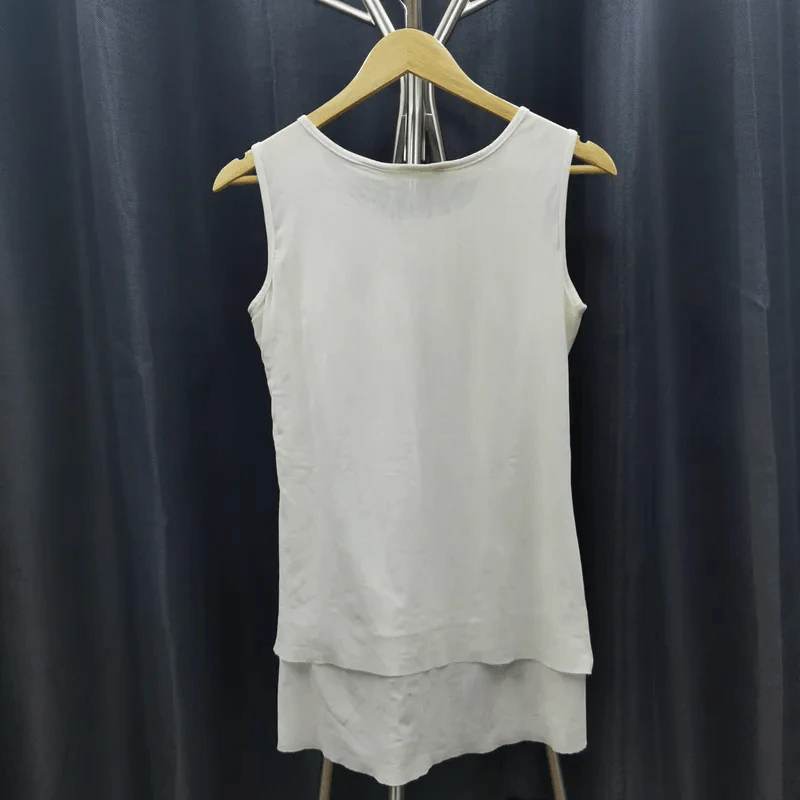 เสื้อแฟชั่นแขนกุด สีขาว ลายดอกไม้ อก 34 นิ้ว, ยาว 28 นิ้ว รูปที่ 2