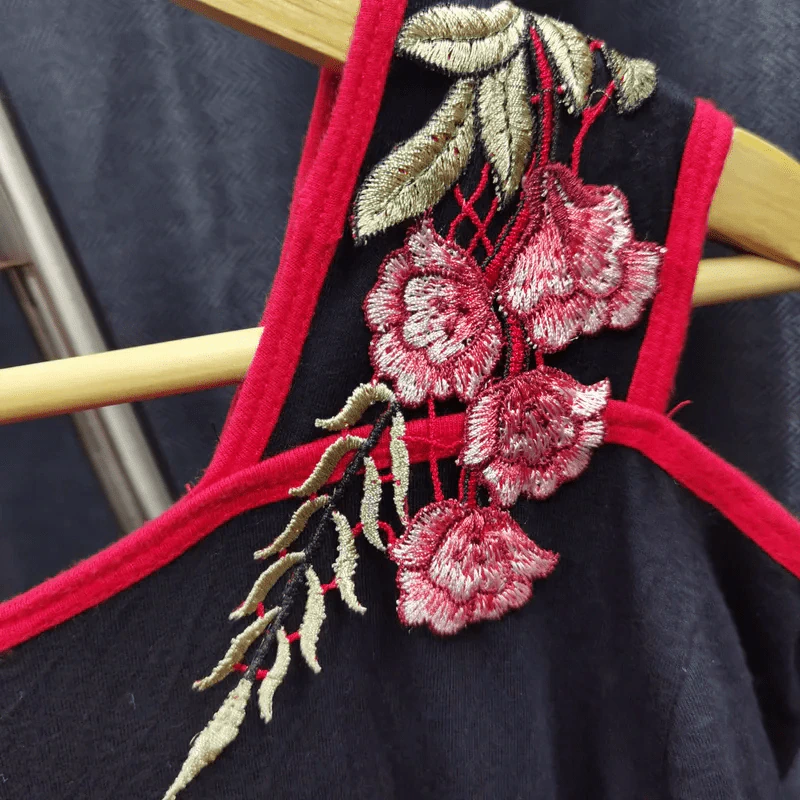 เสื้อแฟชั่น สีดำ ตกแต่งขอบสีแดงลายดอกไม้ อก 36 นิ้ว, ยาว 22 นิ้ว รูปที่ 4