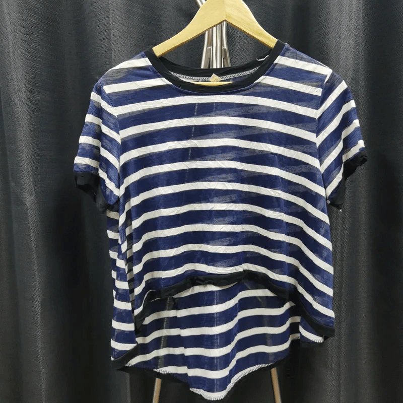 เสื้อครอป ลายสีน้ำเงินสลับขาว อก 44 นิ้ว, ยาว 23 นิ้ว รูปที่ 1