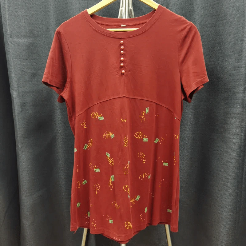 เสื้อยืดแขนสั้น สีแดง ตกแต่งมุก อก 40 นิ้ว, ยาว 27 นิ้ว รูปที่ 1