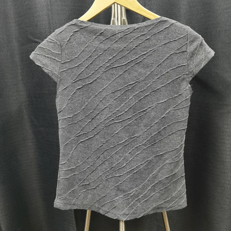 เสื้อยืด สีเทา ลายริ้ว อก 34 นิ้ว, ยาว 20 นิ้ว รูปที่ 2
