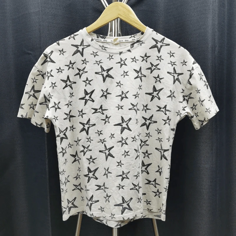 เสื้อยืดแขนสั้น สีขาว ลายดาวกระจายสีดำ อก 42 นิ้ว, ยาว 23 นิ้ว รูปที่ 1