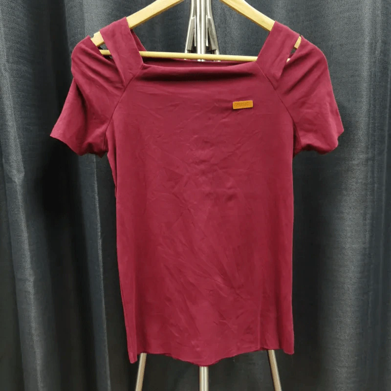 เสื้อแฟชั่น สีแดง อก 32 นิ้ว, ยาว 23 นิ้ว รูปที่ 1