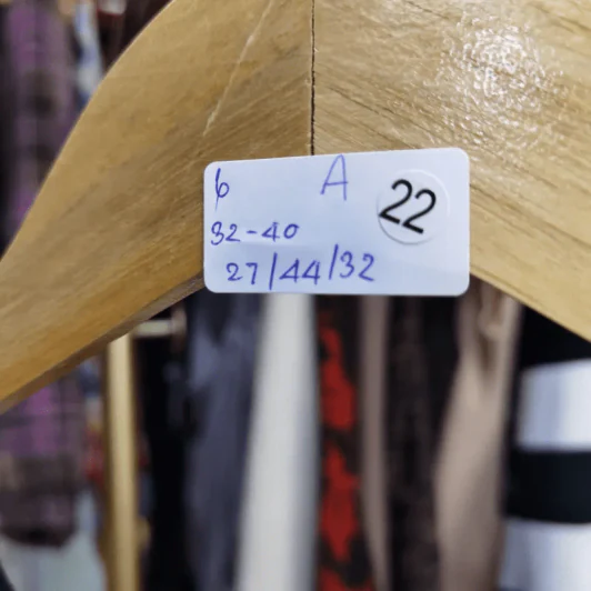 ชุดเดรสสั้น สีดำกระโปรงลายดอก อก 32-40 นิ้ว, เอว 27 นิ้ว, สะโพก 44 นิ้ว, ยาว 32 นิ้ว รูปที่ 6