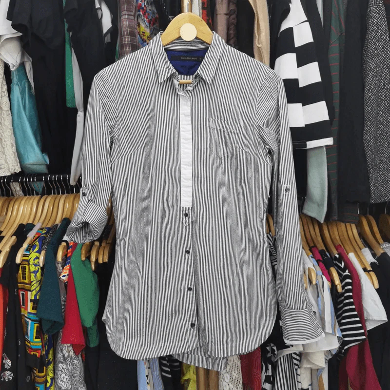 เสื้อเชิ้ตแขนยาว Calvin Klein Jeans อก 36 นิ้ว, ยาว 28 นิ้ว รูปที่ 2