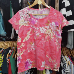 เสื้อแฟชั่นลายดอกไม้ อก 38-40 นิ้ว, ยาว 23 นิ้ว รูปที่ 2