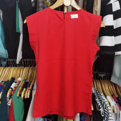 เสื้อแฟชั่น สีแดง แต่งคอเสื้อสีดำ อก 34 นิ้ว, ยาว 22 นิ้ว รูปที่ 5